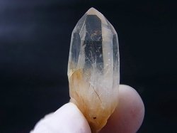 画像1: 川上村産角閃石入り水晶ポイント 8.7g