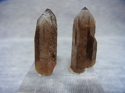 画像1: ベトナム・タインホア産スモーキー水晶ポイント（ブラックトルマリン付き） 2点セット トータル 8.1g