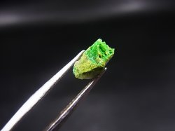 画像1: ナミビア・ツメブ鉱山産アルセノツメバイト結晶原石 0.9カラット