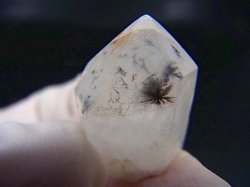 画像1: マダガスカル産ホーランダイトインキャンドルクオーツ（錐面研磨） 6.6g