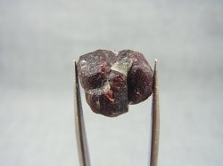画像1: フィンランド・ヘルシンキ産アルマンディンガーネット双晶原石 4.1g