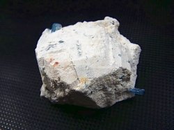 画像1: ベトナム・タインホア産宝石品質アクアマリン付きカオリナイト 50.9g
