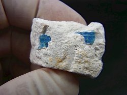 画像1: ベトナム・タインホア産宝石品質アクアマリン付きカオリナイト 11.3g