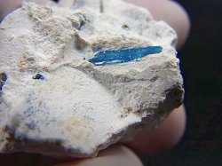 画像2: ベトナム・タインホア産宝石品質アクアマリン付きカオリナイト 35.9g