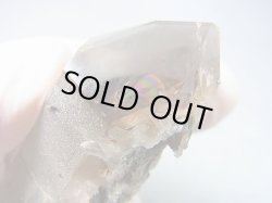 画像2: ノルウェー産スモーキー水晶原石（アナテース・クローライト付き/レインボー入り） 36.6g