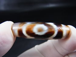 画像1: 「三眼」（ドラゴンライン入り）現代天珠 直径約11.5×37.5mm