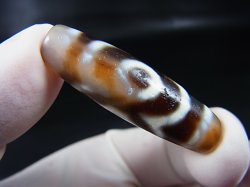 画像2: 「三眼」（ドラゴンライン入り）現代天珠 直径約11.5×37.5mm