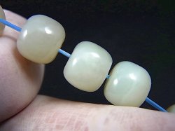 画像2: 和田玉（ホータンぎょく）「羊脂白玉」粒売りビーズ 10×8mm平均