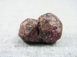 画像1: フィンランド・ヘルシンキ産アルマンディンガーネット双晶原石 8.5g