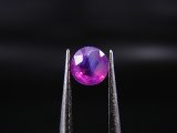 ベトナムLuc Yen産ホットピンクシルキーサファイア・ルース（ラウンドカット/バイカラー） 0.6カラット