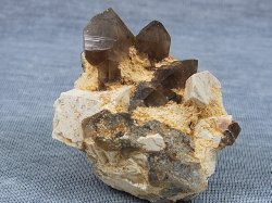 画像1: ベトナム・タインホア産スモーキー水晶（カオリナイト/微斜長石） 134.7g