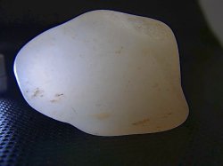 画像2: 和田玉（ホータンぎょく）「無漂白/無着色・白玉」原石 24.1g