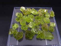 画像1: ベトナム・ザライ産ペリドット原石 30点セット トータル 44.1カラット