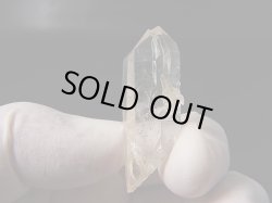 画像1: ノルウェー産ウォータークリア・ライトスモーキークオーツ（タントリックツイン/レインボー入り） 8.9g