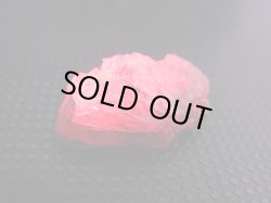 画像2: タンザニア・マヘンゲ産ホットピンクスピネル原石 18.5カラット