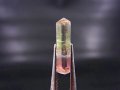 アフガニスタン産バイカラートルマリン柱状結晶（ライトグリーン/ライトピンク） 0.9カラット