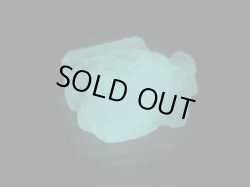 画像1: パキスタン・ギルギット産「燐光」フローライト原石 4.0g