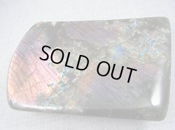 画像2: キャビネットサイズ：マダガスカル産ラブラドライト研磨原石（パープルピンク＆ブルーマトリクス） 1,997g