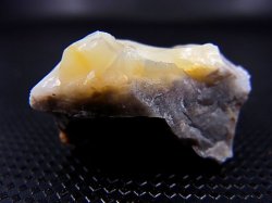 画像2: 北海道上藻別産イエローオパール原石 10.9g