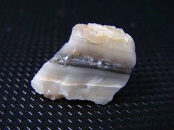 画像2: Hokkaidoite北海道然別湖産蛍光オパール原石 1.5g