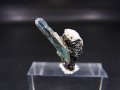 ベトナム・タインホア産アクアマリン柱状結晶原石（長石/ブラックトルマリン付き） 0.9g
