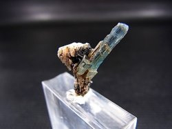 画像2: ベトナム・タインホア産アクアマリン柱状結晶原石（長石/ブラックトルマリン付き） 0.9g