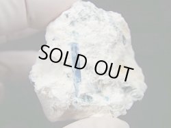 画像1: ベトナム・タインホア産宝石品質アクアマリン付きカオリナイト 48.8g