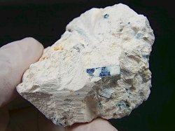 画像2: ベトナム・タインホア産宝石品質アクアマリン付きカオリナイト 48.8g