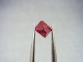 ミャンマー・モゴック産宝石質レッドスピネル結晶（八面体） 1.5カラット