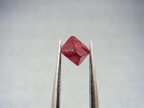 ミャンマー・モゴック産宝石質レッドスピネル結晶（八面体） 1.5カラット
