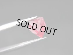 画像1: ミャンマー・モゴック産宝石質レッドスピネル結晶（双晶） 1.8カラット