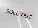 ミャンマー・モゴック産宝石質レッドスピネル結晶（双晶） 0.6カラット