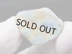 画像2: 糸魚川入りコン沢産青ひすい原石 8.3g