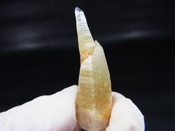 画像1: 山梨県水晶峠産トレモライト入り水晶ポイント（曲がり水晶） 6.6g