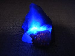 画像2: ナイジェリア産強蛍光フローライト原石 58.4g