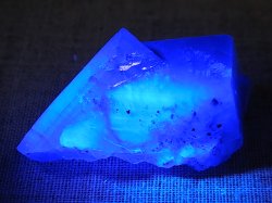 画像2: ナイジェリア産強蛍光フローライト原石 17.9g