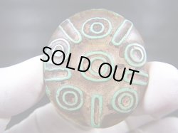 画像1: ヴィンテージ：「法螺六眼」西蔵（チベット）天珠 約45.5×39×13.5mm