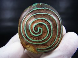 画像2: ヴィンテージ：「法螺六眼」西蔵（チベット）天珠 約45.5×39×13.5mm