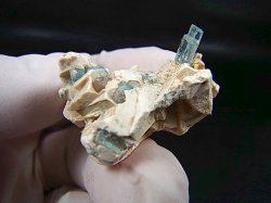 画像2: ベトナム・タインホア産宝石品質アクアマリン付きカオリナイト 8.1g