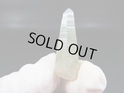 画像1: 山梨県水晶峠産トレモライト入り水晶ポイント 4.0g