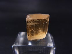 画像2: タンザニア産蛍光スキャポライト原石 13.4カラット