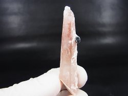 画像1: 内モンゴル産アイアンローズ付きピンク水晶（レーザー型） 10.1g