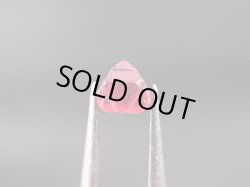 画像1: ミャンマー・モゴック産レッドスピネル双晶原石「ダビデの星」 0.3カラット