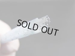 画像2: ベトナム産連晶結束型アクアマリン原石（ブラックトルマリン付き） 2.0g