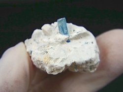 画像1: ベトナム・タインホア産宝石品質アクアマリン付きカオリナイト 8.8g