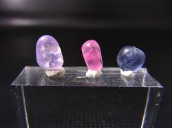 画像1: ベトナムLuc Yen産サファイア＆スピネル原石（川流れ自然研磨） 3点セット トータル 3.8カラット