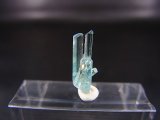 ジェムグレード宝石需要品質：ベトナム産アクアマリン柱状結晶原石（連晶） 1.1カラット