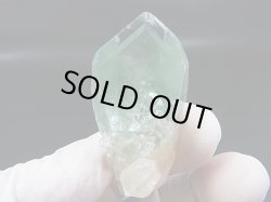 画像1: インド・マニハール産クリア水晶（クローライト入り/ファントム） 30.6g