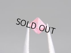 画像1: ミャンマー・モゴック産宝石質ホットピンクスピネル結晶（八面体） 0.7カラット