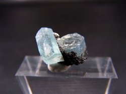 画像2: ベトナム産アクアマリン柱状結晶原石（連晶/ブラックトルマリン付き） 1.4g